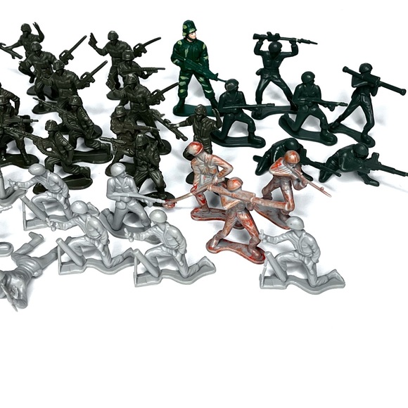 Army men plastic figures. 47 pieces approx 2" tall - Picture 2 of 7